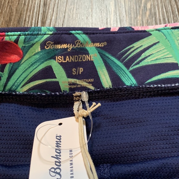 Womens skort. Size small. Never worn. - Picture 5 of 10